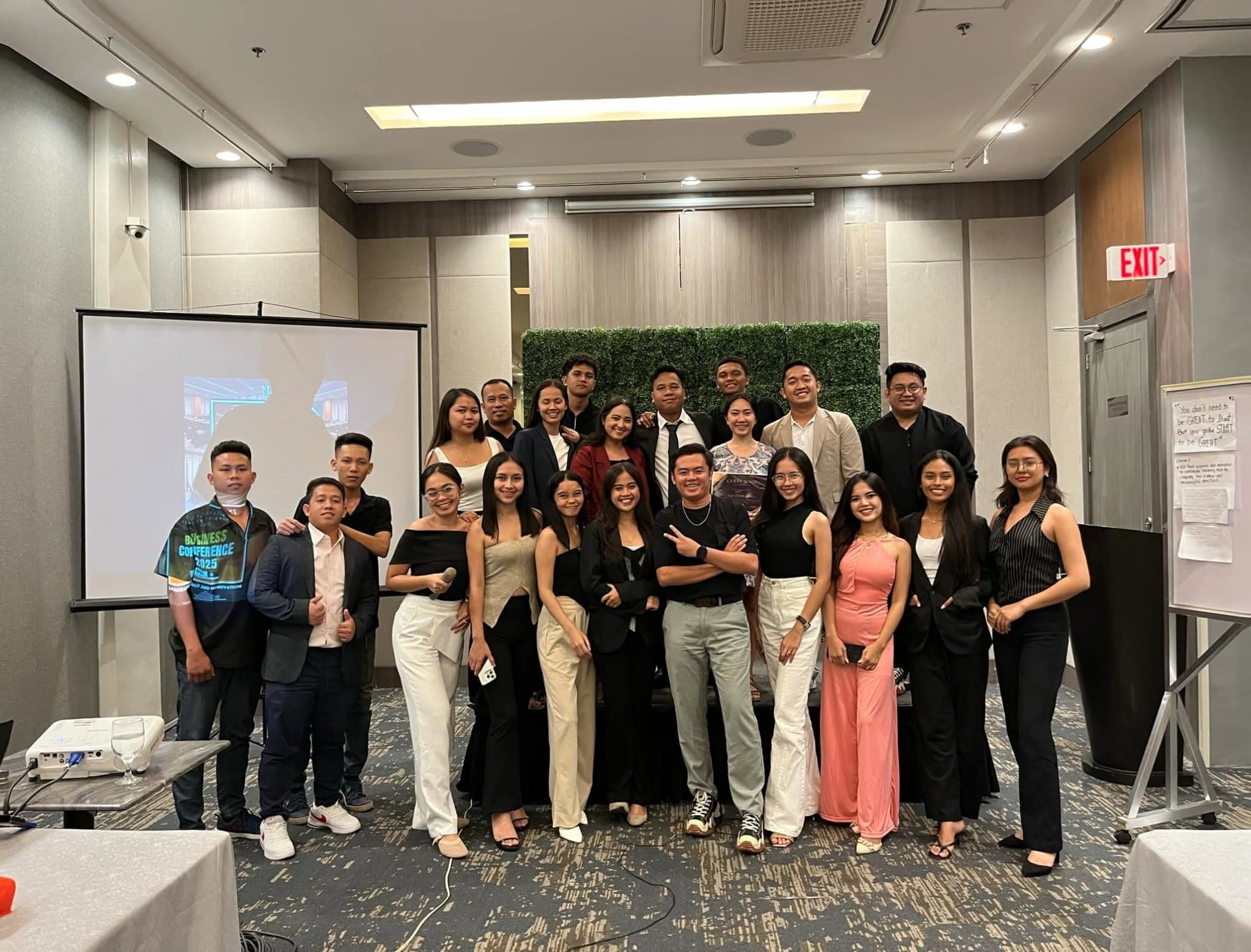 Participants of a Silhouette business conference posing together in a seminar hall